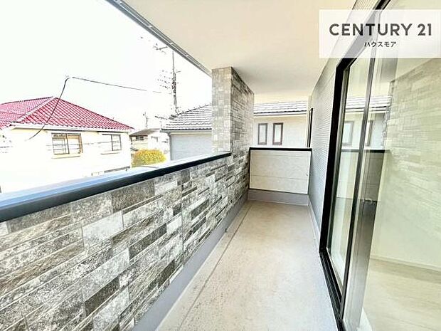 広々としているバルコニーです!お洗濯物を干すのはもちろん風に当たりながらくつろぎタイムが送れます!