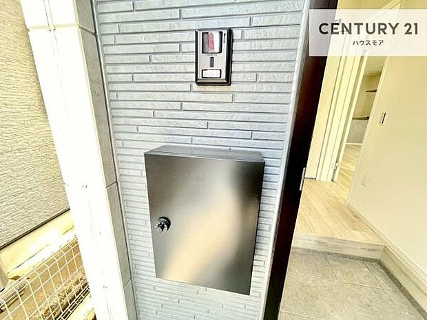 郵便ポスト付きで不在時でも荷物が受け取れてとっても便利!家にいなきゃいけないストレス回避!再配達の手間が省けます!