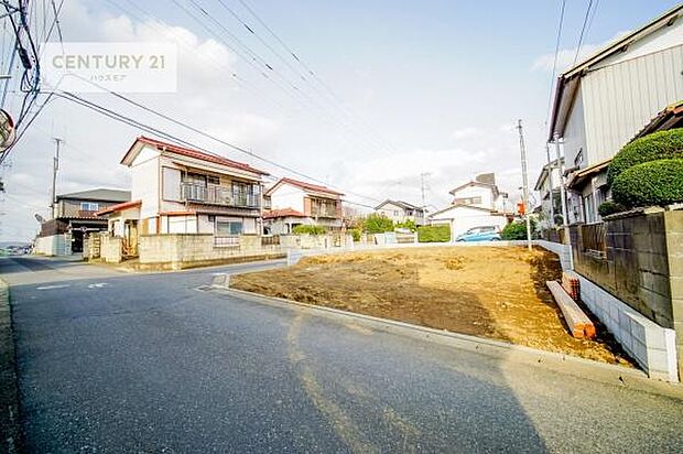 駐車スペースは2台分あります！セカンドカーはもちろん、バイクや自転車なども置き場所に困りません。