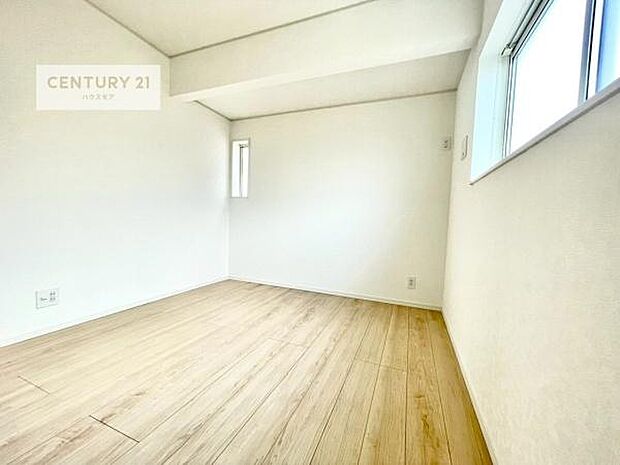 シンプルにデザインされているため、家具を選びません!お気に入りの家具を置いてくつろげる空間を作ることができます。