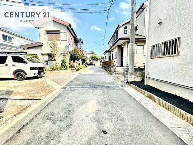 前面道路4ｍ×4ｍ！陽当り良好な立地です。車庫入れが苦手な方も安心ですね。【現地販売会開催中】