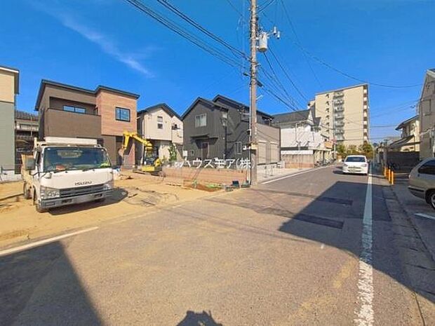 前面道路6m!陽当り良好な立地です。車庫入れが苦手な方も安心ですね。