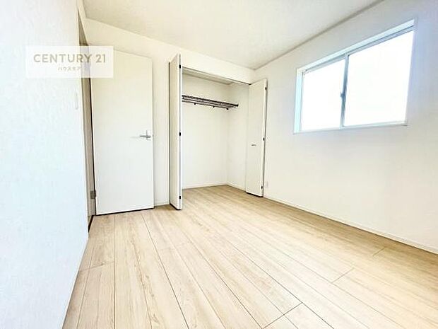 収納スペースがしっかり確保されているため、おもちゃや学用品もサッと片付き、いつでもスッキリ。綺麗な空間が保てます!