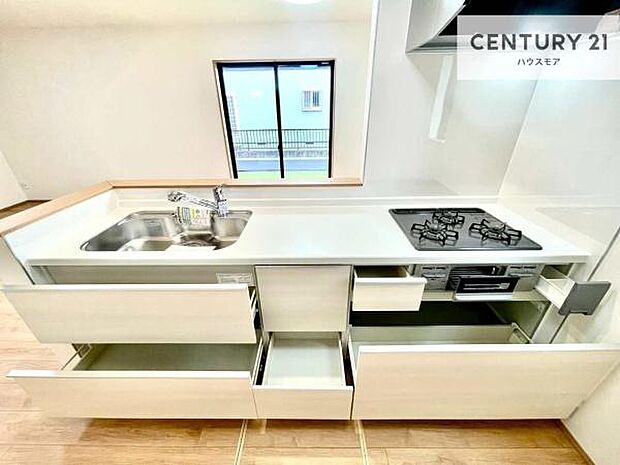 収納スペースが豊富で、調理スペースがスッキリと片付きひろ~く活用できます!快適に作業ができます!毎日の料理が捗ります!