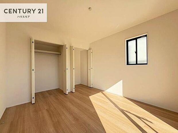 収納が充実しているからこそ、お部屋はいつも広々。掃除や片付けもラクになり、居心地の良い暮らしが続きます。