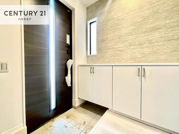 シューズボックス付き。玄関が片付きお掃除がしやすいです!スッキリした玄関で戸を開けた瞬間、清潔感のある心地いい空間が出迎えてくれます。