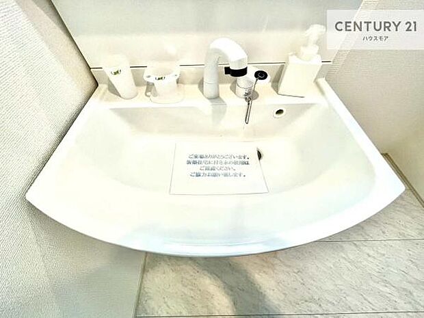 深い洗面台ボウルは、水が跳ねにくいのでお手入れが楽々！清潔感が保てます！キレイな洗面所で自分磨きのモチベーションが上がりますね！【現地販売会開催中】