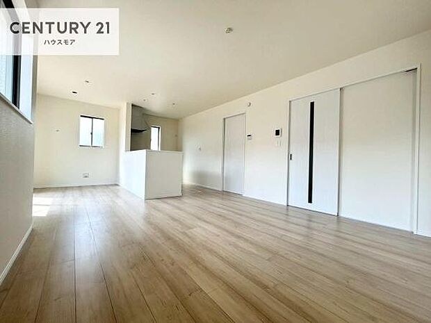 心地良いリビングは家族が自然と集まります。家族団欒の時間が増えそうです。ご家族と、より一層充実した時間を過ごせそうですね。【現地販売会開催中】