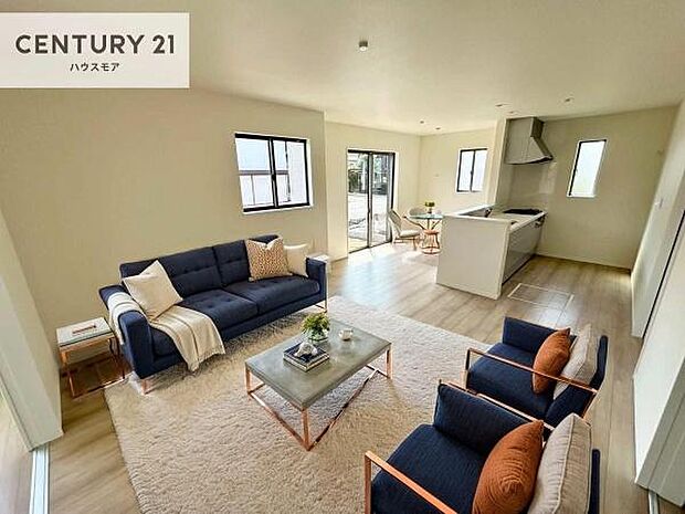 家具はCGパースです。開放感のある広々LDK!ソファーやダイニングテーブルを置いても窮屈にならないので快適に過ごせます!コミュニケーションが取りやすいリビングです!【現地販売会開催中】