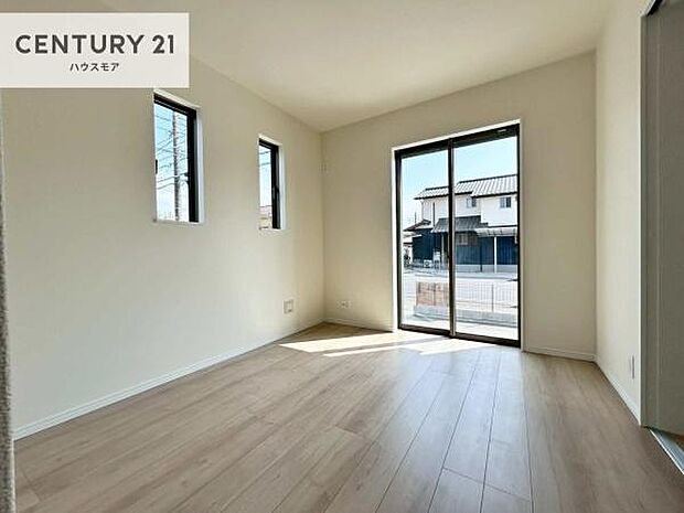 シンプルにデザインされているため、家具を選びません!お気に入りの家具を置いてくつろげる空間を作ることができます。【現地販売会開催中】