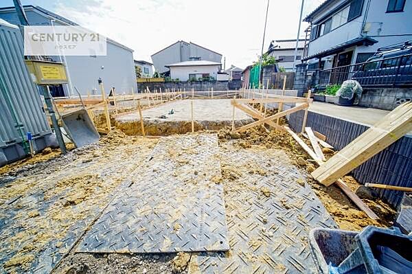 駐車スペースは2台分あります！セカンドカーはもちろん、バイクや自転車なども置き場所に困りません。