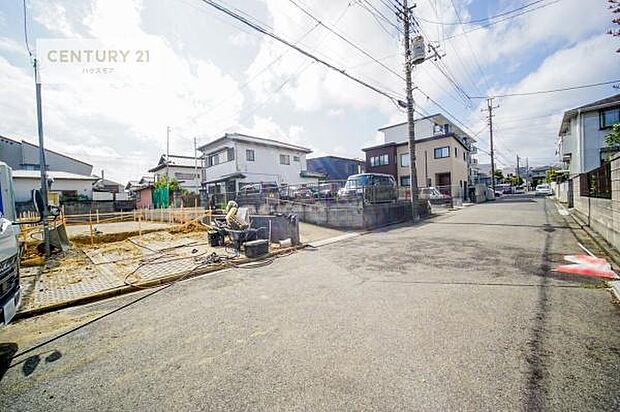 前面道路6ｍ！車庫入れが苦手な方も安心ですね。
