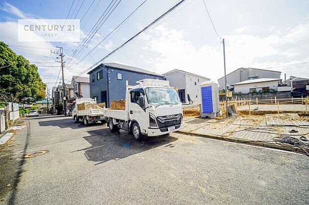 前面道路6ｍ！車庫入れが苦手な方も安心ですね。