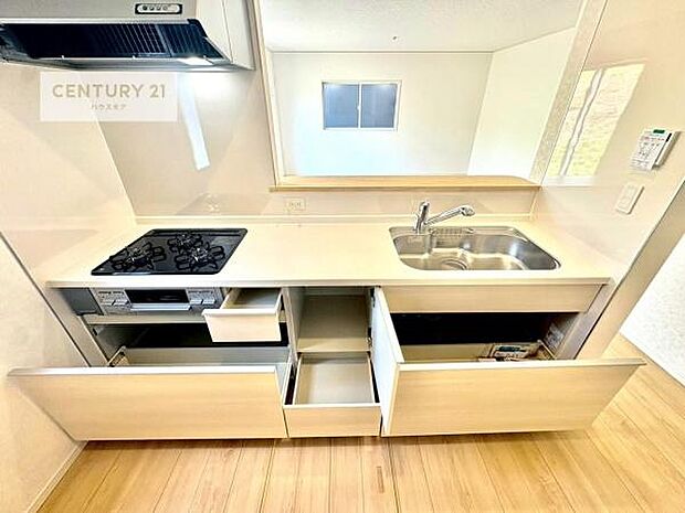 収納スペースが豊富で、調理スペースがスッキリと片付きひろ~く活用できます!快適に作業ができます!毎日の料理が捗ります!