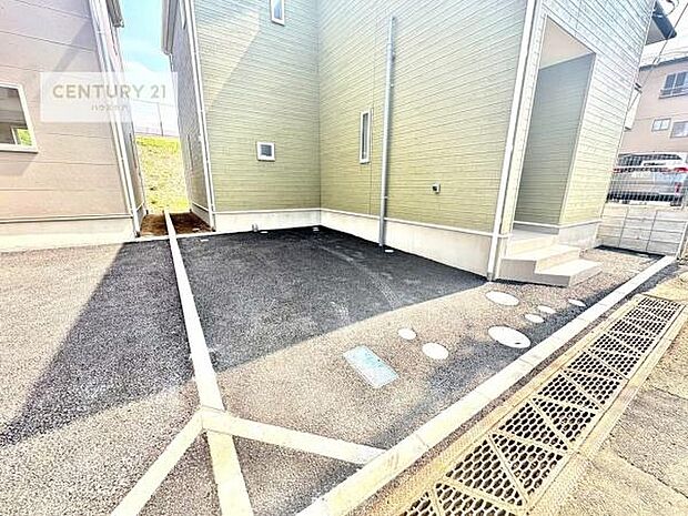 カースペース付きなのでマイカーをお持ちの方も安心ですね！ぜひ現地にてお確かめくださいませ！