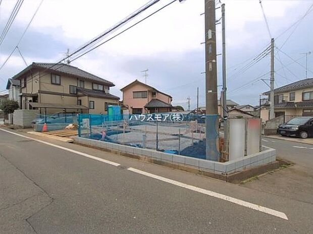 駐車スペースは2台分あります!セカンドカーはもちろん、バイクや自転車なども置き場所に困りません。