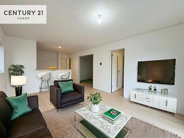 家具はCGパースです。開放感のある広々LDK!ソファーやダイニングテーブルを置いても窮屈にならないので快適に過ごせます!コミュニケーションが取りやすいリビングです!