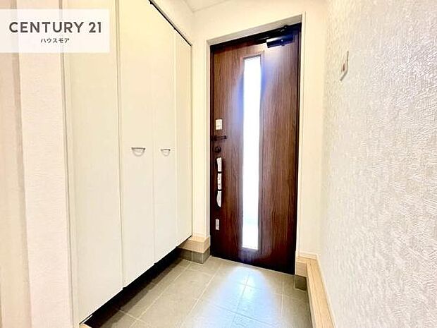 シューズボックス付き。玄関が片付きお掃除がしやすいです!スッキリした玄関で戸を開けた瞬間、清潔感のある心地いい空間が出迎えてくれます。