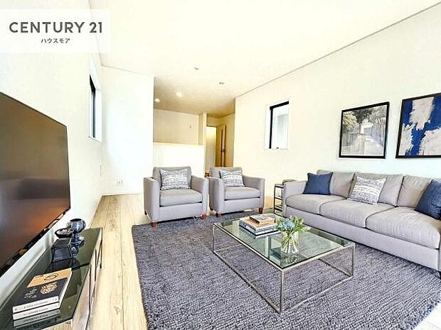 家具はCGパースです。心地良いリビングは家族が自然と集まります。家族団欒の時間が増えそうです。ご家族と、より一層充実した時間を過ごせそうですね。