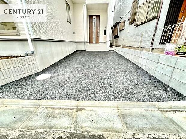 カースペース付きなのでマイカーをお持ちの方も安心ですね!ぜひ現地にてお確かめくださいませ!