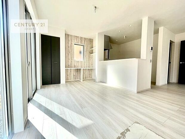 広々ダイニングスペース!ゆったりお食事。笑い声響く楽しい時間が過ごせます。日々の疲れも癒されます!