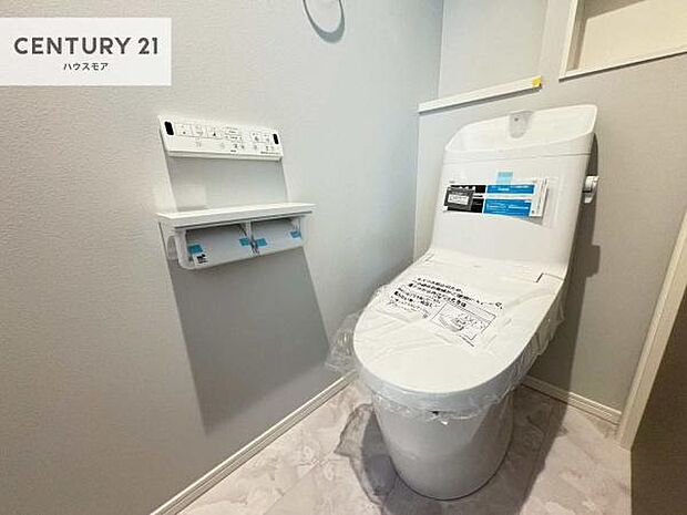 1・2階にトイレがございます!朝の忙しい時間帯も待たずにすみそうですね。白を基調とした清潔感のあるトイレでお手入れがしやすいです!