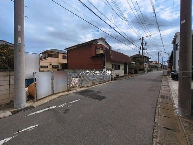 前面道路5.4m!陽当り良好な立地です。車庫入れが苦手な方も安心ですね。