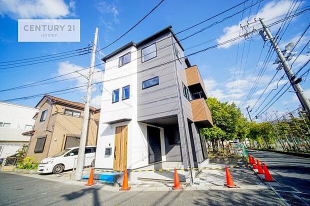 ビルトインガレージの駐車場は、雨や風から車を守ってくれるので大切に管理ができるので安心!