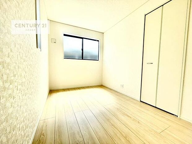 掃き出し窓がないお部屋は、お子様のお部屋としても安心です!収納スペースも充実しているので散らかったお部屋をサッと片付けられます!