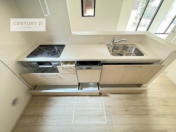 収納スペースが豊富で、調理スペースがスッキリと片付きひろ~く活用できます!快適に作業ができます!毎日の料理が捗ります!