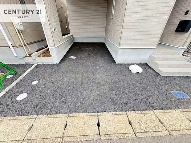 ビルトインガレージの駐車場は、雨や風から車を守ってくれるので大切に管理ができるので安心!