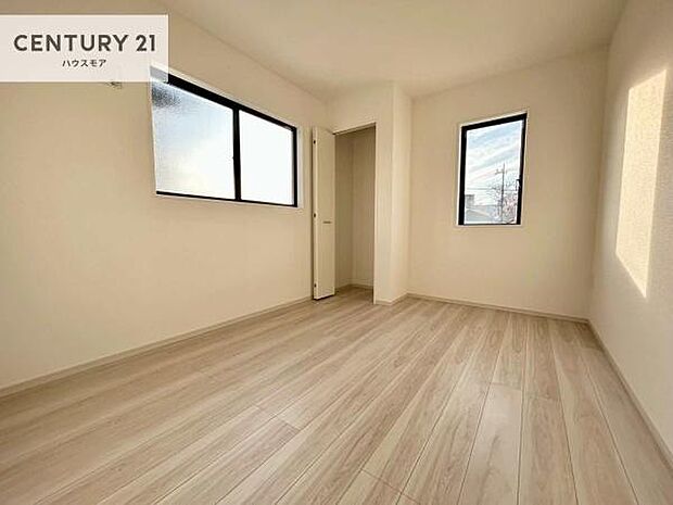 掃き出し窓がないお部屋は、お子様のお部屋としても安心です!収納スペースも充実しているので散らかったお部屋をサッと片付けられます!【現地販売会開催中】