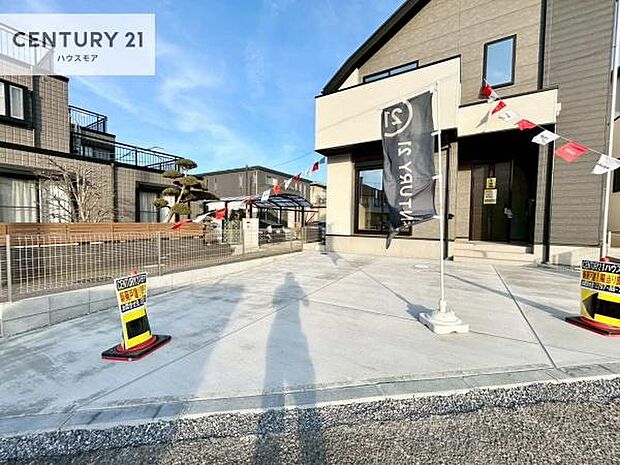 駐車スペースは2台分あります!セカンドカーはもちろん、バイクや自転車なども置き場所に困りません。【現地販売会開催中】