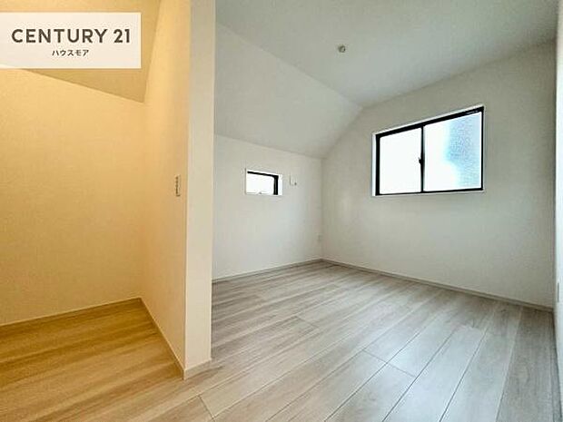 洋室は子供部屋や寝室、色々と用途多彩に利用できますね。収納力もたっぷりなので、広々気持ちよく過ごすことができます。【現地販売会開催中】