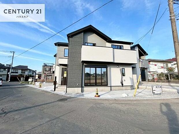 前面道路4m×5.3m!陽当り良好な立地です。車庫入れが苦手な方も安心ですね。【現地販売会開催中】