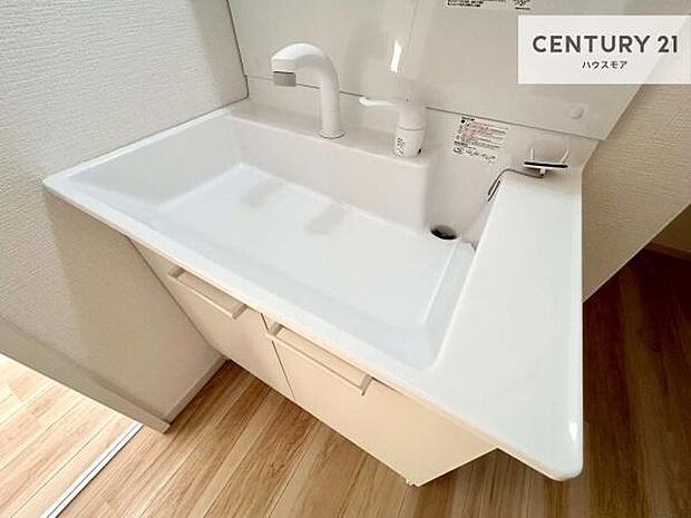 深い洗面台ボウルは、水が跳ねにくいのでお手入れが楽々!清潔感が保てます!キレイな洗面所で自分磨きのモチベーションが上がりますね!【現地販売会開催中】