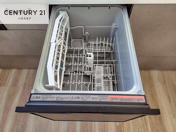 食洗機付きのキッチンです！忙しい時や手荒れ防止として大変活躍する便利な仕様です！ビルトインなのでキッチンの場所を取らず調理スペースを広く使うことが出来ます！