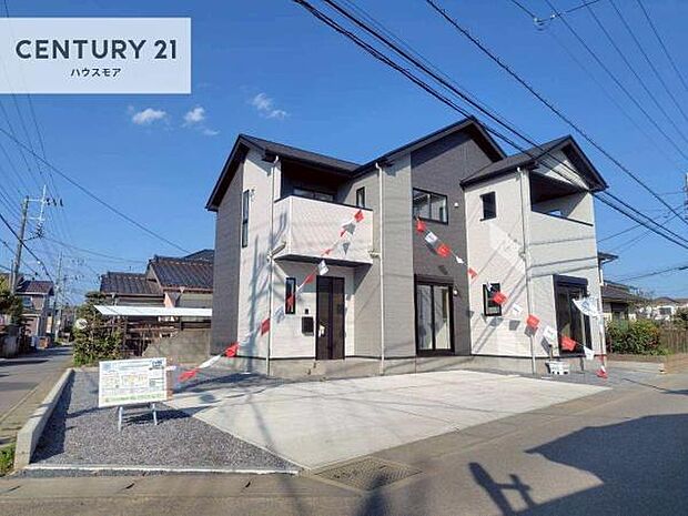 前面道路は4ｍ×4ｍの角地です！陽当り良好な立地です。