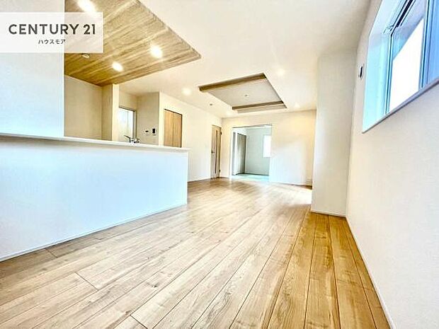 広々ダイニングスペース！ゆったりお食事。笑い声響く楽しい時間が過ごせます。日々の疲れも癒されます！