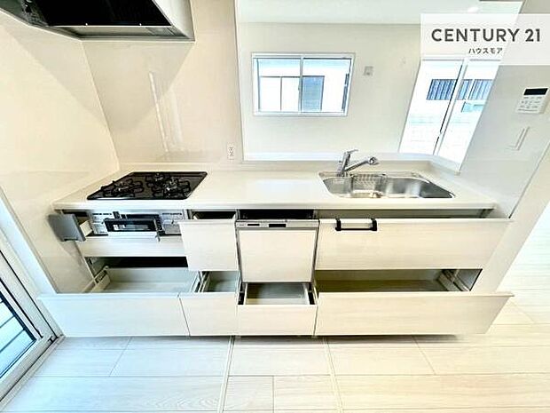 収納スペースが豊富で、調理スペースがスッキリと片付きひろ～く活用できます！快適に作業ができます！毎日の料理が捗ります！