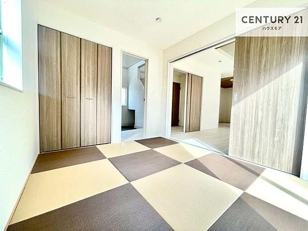 リビングと隣接した和室です!家事の休憩スペースやキッズスペースとして活用するのもよさそうですね!和室の使い方は無限大!