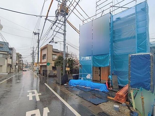 前面道路は7.5m!陽当り良好な立地です。車庫入れが苦手な方も安心ですね。