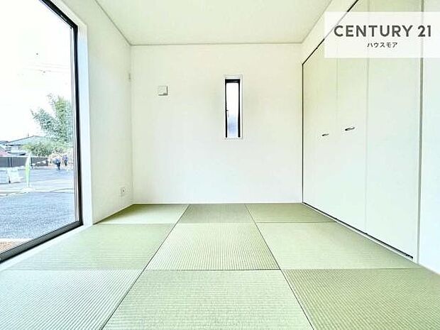 リビングと隣接した和室です！家事の休憩スペースやキッズスペースとして活用するのもよさそうですね！和室の使い方は無限大！