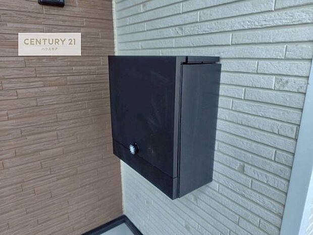 郵便ポスト付きで不在時でも荷物が受け取れてとっても便利！家にいなきゃいけないストレス回避！再配達の手間が省けます！
