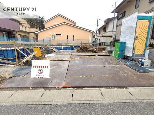 駐車スペースは2台分あります!セカンドカーはもちろん、バイクや自転車なども置き場所に困りません。