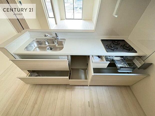 収納スペースが豊富で、調理スペースがスッキリと片付きひろ～く活用できます！快適に作業ができます！毎日の料理が捗ります！