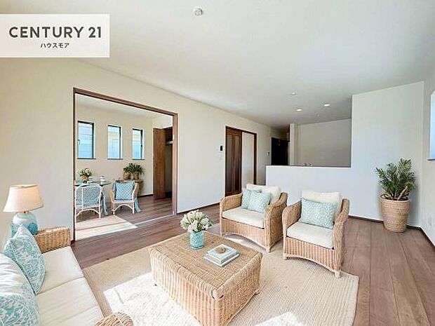 家具はCGパースです。心地良いリビングは家族が自然と集まります。家族団欒の時間が増えそうです。ご家族と、より一層充実した時間を過ごせそうですね。