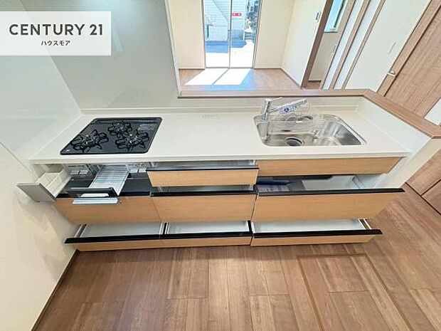 収納スペースが豊富で、調理スペースがスッキリと片付きひろ~く活用できます!快適に作業ができます!毎日の料理が捗ります!