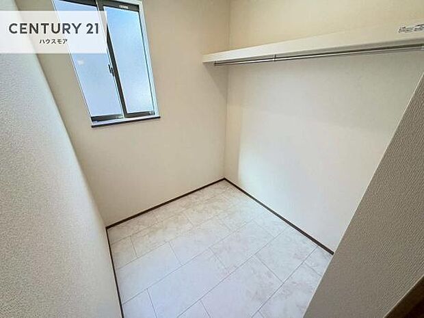 洗面所の横には、ランドリーコーナー付き!ラックを入れておけばタオルや日用品の収納もできて取り出しが便利!