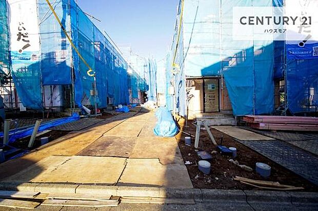 駐車スペースは2台分あります!セカンドカーはもちろん、バイクや自転車なども置き場所に困りません。